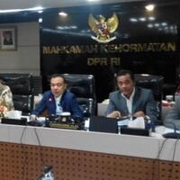 mkd-resmi-berhentikan-ade-komarudin-sebagai-ketua-dpr