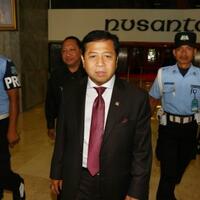 setya-novanto-resmi-jadi-ketua-dpr-lagi