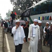 peserta-aksi-2-desember-dari-ciamis-putuskan-lanjutkan-perjalanan-dengan-jalan-kaki