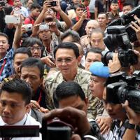 keluar-dari-gedung-kejagung-ahok-dipastikan-tak-ditahan