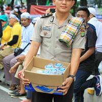 ada-polisi-ganteng-di-aksi-212