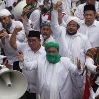 massa-aksi-super-damai-tertib-berkumpul-di-patung-kuda