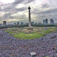 lapangan-monas-tak-lagi-mampu-menampung-aksi-super-damai-212