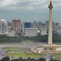 netizen-coba-hitung-jemaah-salat-jumat-di-monas-saat-2-desember
