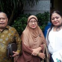 sri-bintang-pamungkas-tetap-membuat-soal-ujian-meski-ditahan