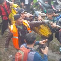 begini-penampakan-evakuasi-17-mahasiswa-binus-dari-gunung-gede