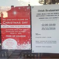 restoran-muslim-ini-dipuji-karena-beri-makanan-gratis-saat-natal