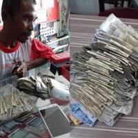 anaknya-mogok-tak-mau-sekolah-pria-ini-beli-hp-android-pakai-uang-pecahan-rp-2000