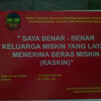 stiker--saya-benar-benar-keluarga-miskin--di-banyumas-dianggap-berlebihan