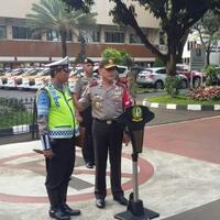 aiptu-sutisna-dapat-penghargaan-dari-kapolda-atas-kesabarannya