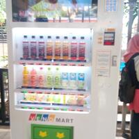 keluhan-membeli-minuman-dari-vending-machine-di-stasiun-kereta-api-tebet