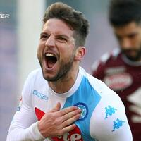 mertens-curi-perhatian-fans-napoli