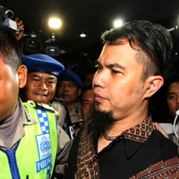 selama-15-jam-digarap-penyidik-ahmad-dhani-demam