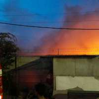 pabrik-biji-plastik-di-bekasi-terbakar-asap-tebal-membumbung-tinggi