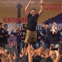 kampanye-di-pondok-pinang-agus-yudhoyono-lompat--moshing--lagi