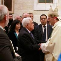 presiden-palestina-memberikan-ucapan-selamat-natal-pada-uskup-agung-pierbattista