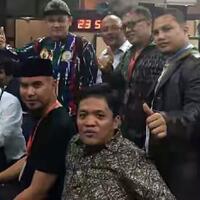bersama-dhani-dan-farhat-habiburokhman-orang-ganteng-dan-baik-nampang-di-medsos