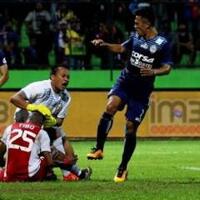 breaking-news-kiper-arema-tak-sadarkan-diri-dan-dirawat-di-ugd-rssa-malang