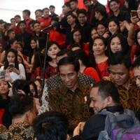 jokowi-mencari-mona-neisha-menangis