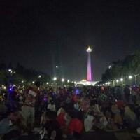 jelang-puncak-malam-tahun-baru-monas-terus-dibanjiri-pengunjung