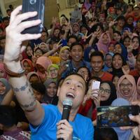 presiden-jokowi-tak-berhenti-tertawa-tonton-film-dimana-kaesang-berperan-jadi-sopir