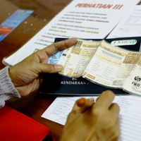jokowi-minta-kenaikan-tarif-stnk-hingga-skck-jangan-ketinggian