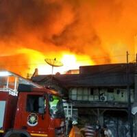 kebakaran-di-mangga-dua-raya-23-unit-pemadam-dikerahkan