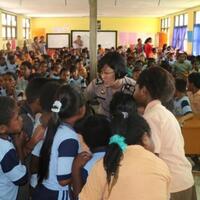 375-polisi-diterjunkan-jadi-tenaga-pengajar-sekolah-di-papua