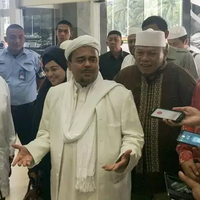 habib-rizieq-akan-laporkan-bi-dan-menkeu-soal-logo-palu-arit