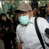pakai-masker-dan-topi-di-kpkanas-urbaningrum-sampeyaninget-siapa