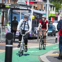 pesepeda-di-manchester-semakin-banyak-jumlahnya