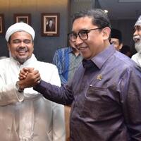 rizieq-bakal-laporkan-menkeu--gubernur-bi-soal--logo-palu-arit