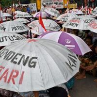 ganjar-pranowo-cabut-izin-lingkungan-pabrik-semen