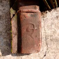 ratusan-genteng-rumah-tua-di-lumajang-berlogo-mirip-palu-arit