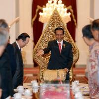 presiden-jokowi-pilih-lawan-hoax-ketimbang-mengeluh