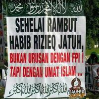 bermaksud-fanatik-spanduk-ini-jadi-bahan-guyonan-netizen