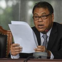 arief-hidayat-mohon-ampun-tak-bisa-menjaga-mk