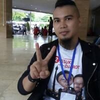 berpenampilan-nyentrik--ahmad-dhani--hadiri-sidang-ahok