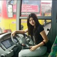 cantik-cantik-kok-sopir-7-bidadari-ini-jadikan-jalanan-bak-catwalk