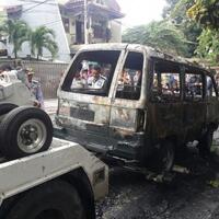 warga-senen-bakar-mobil-karena-tak-terima-diderek-dishub