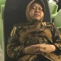 heboh-foto-risma-tidur-di-kursi-bandara-komentar-menggelitik-netizen-ini-bikin-gemas