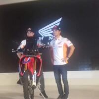 sama-sama-jinjit-pedrosa-dan-marquez-gantian-duduki-crf250-rally