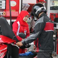 isi-bensin-di-spbu-pertamina-digajar-toyota-sienta-dan-bbm-gratis-setahun