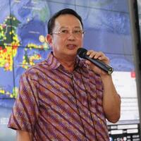 willem-rampangilei-sebut-dua-heli-digunakan-water-bombing-di-riau