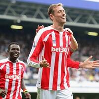 crouch-selebrasi-robot-rayakan-gol-ke-100
