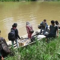 warga-desa-emponyang-merasa-belum--merdeka