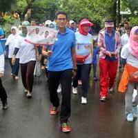 pererat-silaturahmi-sandi-ajak-warga-jalan-sehat