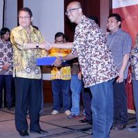 jakob-oetama-dan-gusti-rusdi-effendi-raih-penghargaan-lifetime-achievement