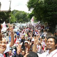 anies-baswedan-lepas-ribuan-peserta-konvoi-bahagia-di-tugu-proklamasi