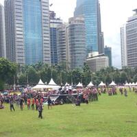 massa-mulai-penuhi-senayan-untuk-menghadiri-konsergue2